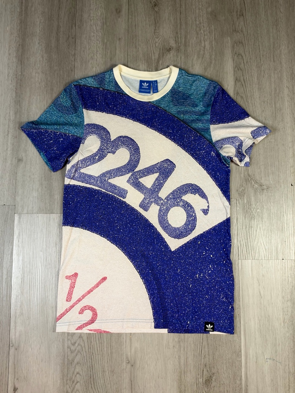 adidas Originals Men's archive catalog tee Blue/White Crew Neck Short Sleeve S.